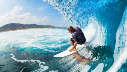 开云体育-2010年季后赛：雷霆以年轻的阵容奋战，韦斯布鲁克多次“黑马”表现惊艳全场。