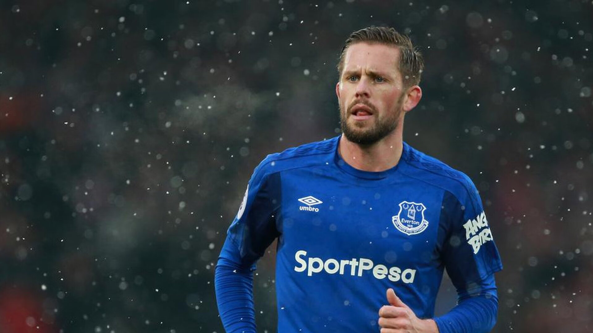 “英超豪门鏖战,争冠形势日益明朗”,英超顶级豪门